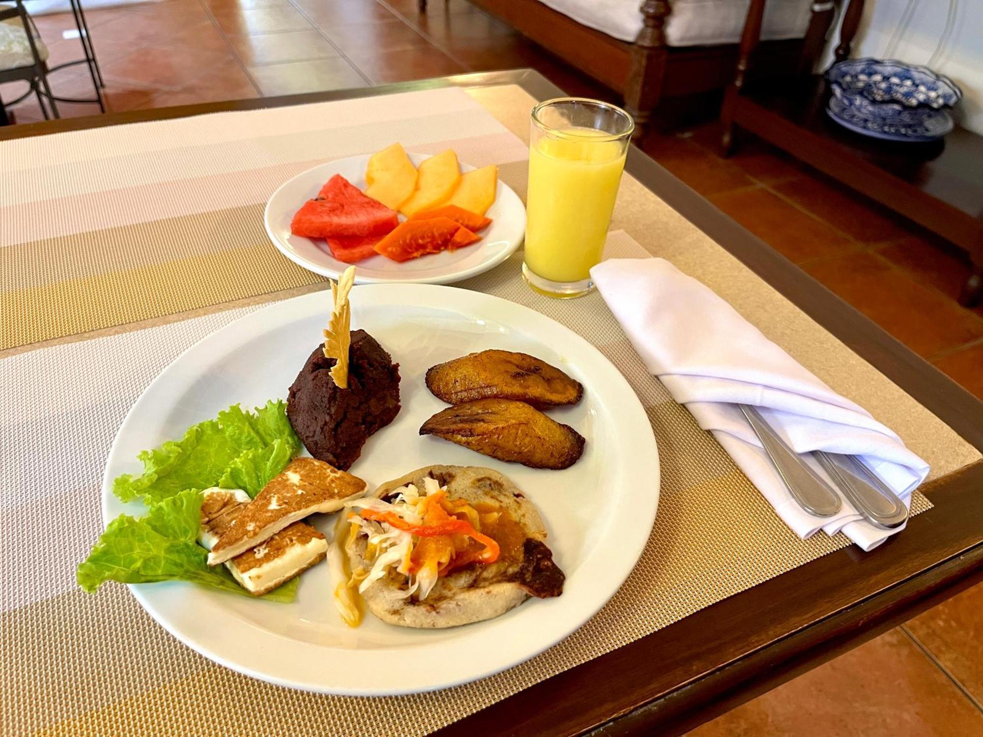 Hotel Villa Terra San Salvador Buitenkant foto